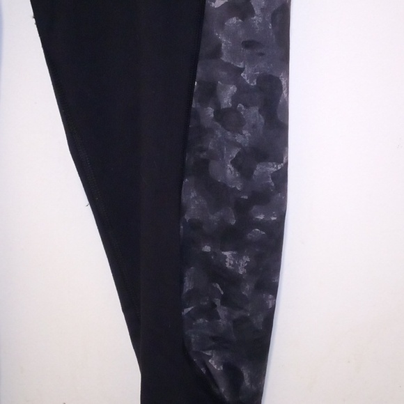 Mono B Black With Marble Design Inside Waist Pocket Leggings - Size Large - Picture 3 of 10